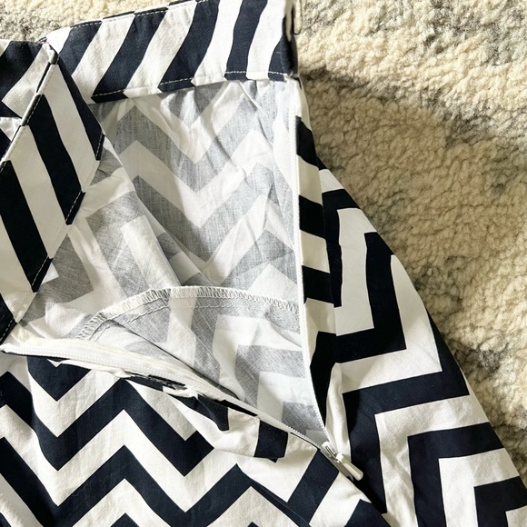 Castaway Nantucket Island | Navy & White Chevron Skirt | size 6 - Picture 5 of 8